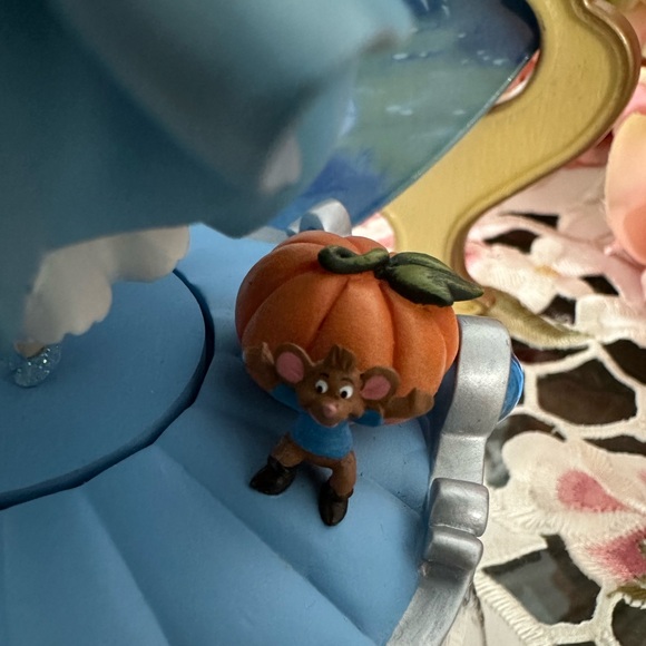 Disney Cinderella’s Dance Heirloom Music Box Collection - Picture 13 of 17